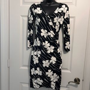 NEW YORK & COMPANY BLACK/ WHITE FLORAL STRETCH DRESS